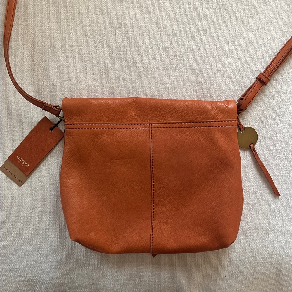 Margot New York Classic Brown Fold over Crossbody Bag.
Tags on.
Genuine leather - Picture 8 of 11